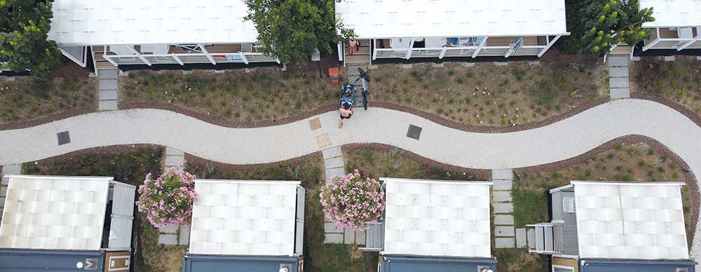 CAMPEGGIO EUROPA SILVELLA, San Felice del Benaco (BS) – Tempio Kandla Grey, Bianco Zandobbo, Gravelfix e Bordure Corten